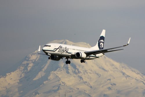 Alaska Airlines Boeing 737 with Mount Rainier in the background. Photo by Brandon Farris.