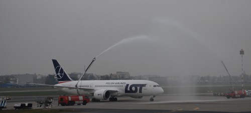 LOT's 787 arrives at Warsaw to a water canon salute. Image from LOT.