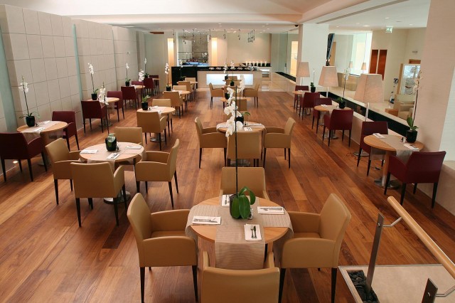 One of the two Dining Areas in the Qatar Airways Premium Terminal - Photo: Qatar Airways