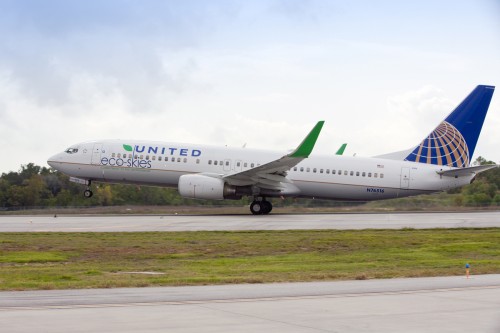 United Airlines's first commercial advanced biofuel flight using a Boeing 737-800 (N76516) takes off from Houston yesterday. Photo by United.