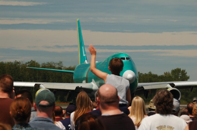 A Boeing 747-400F taxi's during Paine Field Aviation Day 2009. Photo by Les Smith.