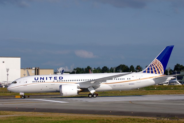 United Airlines First 787 at Paine Field in Everett. Phone: Mal Muir - Airlinereporter.com