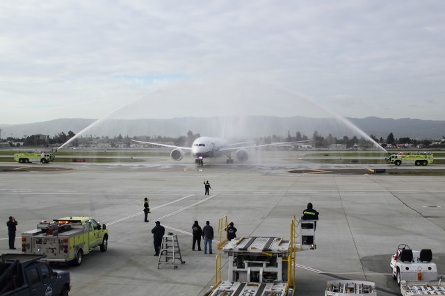 ANA's Boeing 787 Dreamliner (JA813A) arrives to San Jose. Photo by Brandon Farris / AirlineReporter.com. 