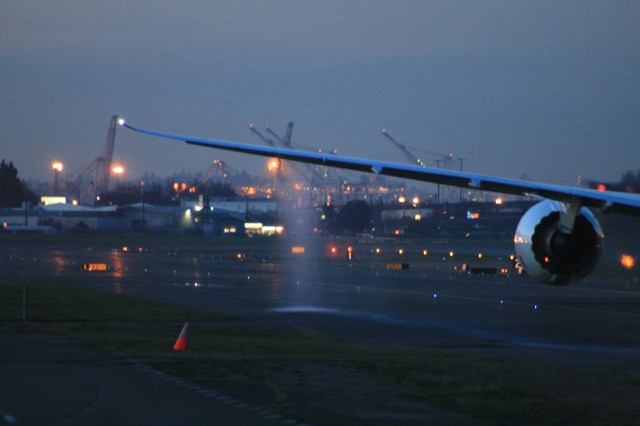 Aviation fuel comes out of the left wing of a Boeing 787 Dreamliner during a test flight at Boeing Field. Photo by Brandon Farris. 