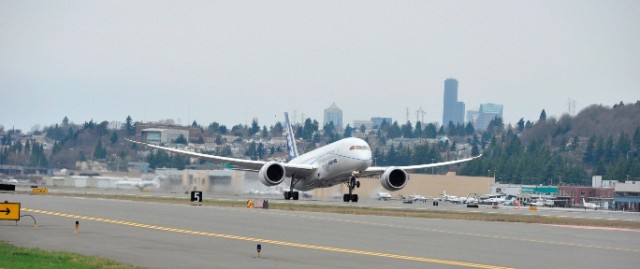 Boeing fifth 787 test aircraft, ZA005, lifts off from Boeing Field. Image from Boeing. 