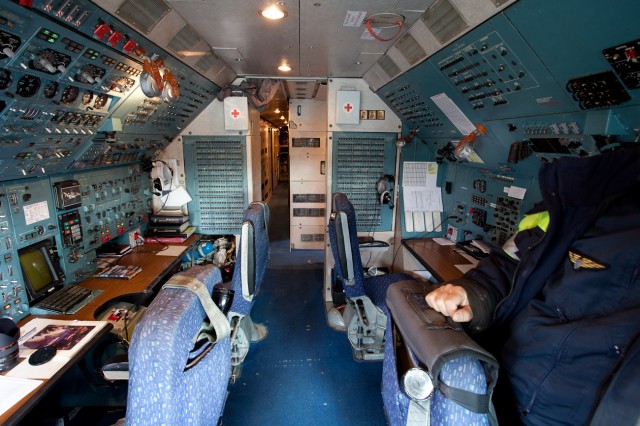 The AN-124 flight deck holds six people. It is huge. 