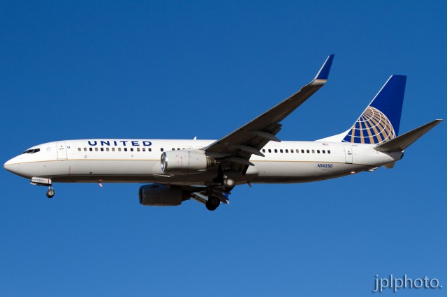 From LAX to ITO, I rode on a Boeing 737-800. Not this exact one, but one like it. Photo by Jeremy Dwyer-Lindgren