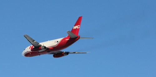 I haven't seen a Boeing 737-200 take off in a while. Check out that smoke out of the engines.