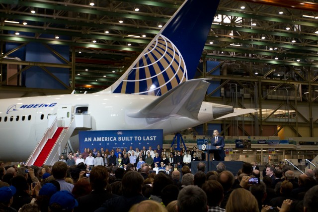 The Globe looked pretty good on this 787, but don't get attached, because it is coming off -- at least for now. 