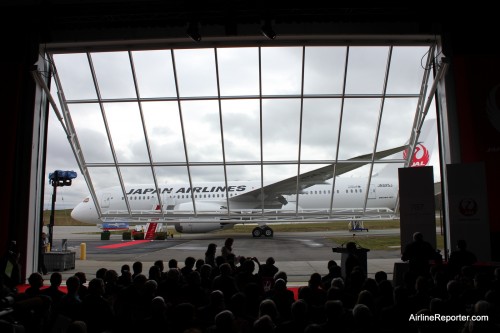 JAL's Boeing 787 Dreamliner is revealed to the crowd.