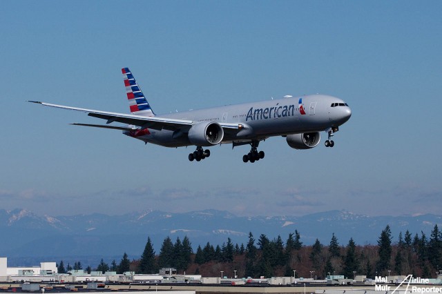 An American Airlines 777-300ER on approach to Paine Field in Everett - Photo: Mal Muir | AirlineReporter.com