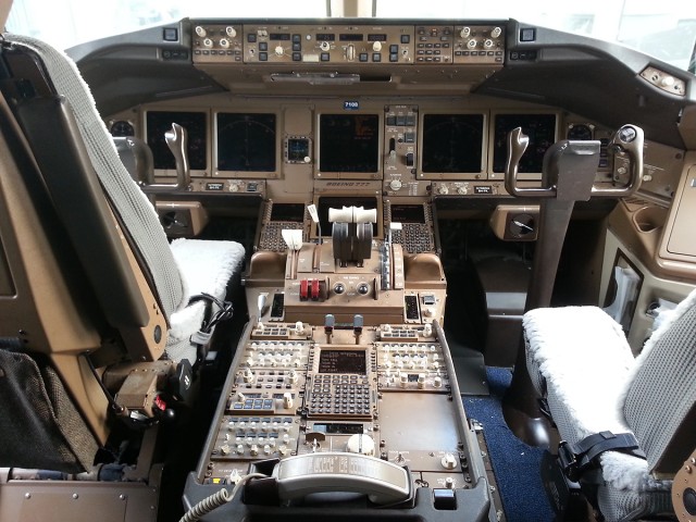 Flight deck of the 777. Photo by Brandon Farris. 