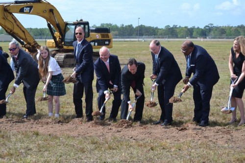 The ceremonial groundbreaking for Airbus" U.S. A320 Family final assembly line — which occurred 8 April 2013 in Mobile, Alabama — was marked by Airbus President and CEO Fabrice Brgier (fourth from right) and EADS CEO Tom Enders (sixth from right), along with state and national dignitaries, industry leaders and members of the local community