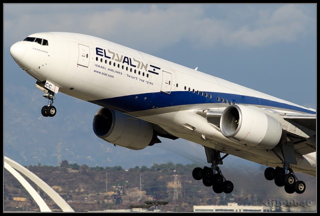 El Al Boeing 777-200. Photo by Daniel T Jones.
