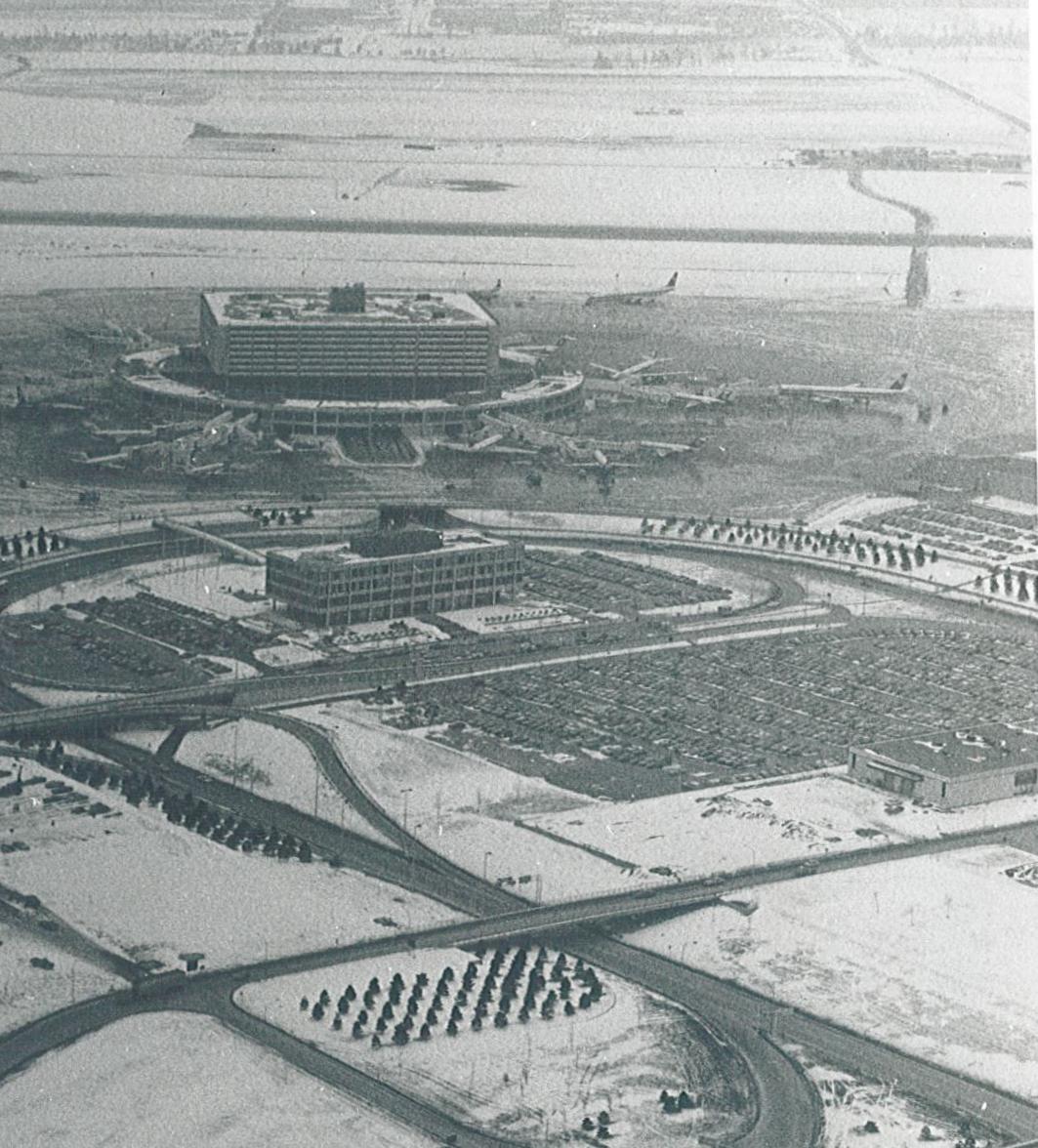 Terminal 1 at YYZ on a snowy day in the early 1970s
