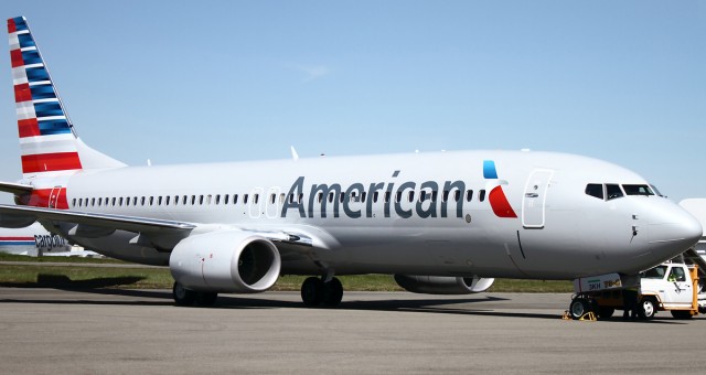 An American Airlines Boeing 737 arrives with employees from Dallas. Photo by Brandon Farris. 