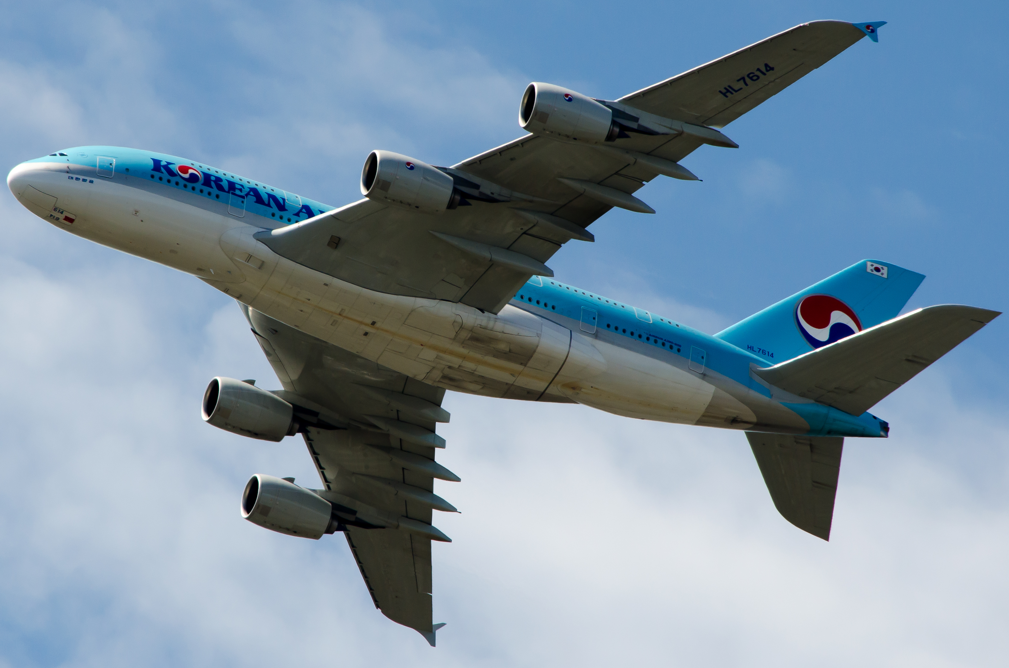 A Korean Air Airbus A380 visits me at home