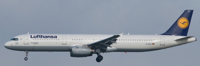 The Lufthansa Airbus A321 (reg D-AISJ) involved. Image by Thomas Becker. 