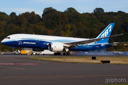 This is ZA003 (N787BX) with a modified "Dreamliner livery." Check the tail compared to the photo below. Image by Jeremy Dwyer-Lindgren.