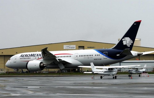 Aeromexico's first Boeing 787 Dreamliner at Paine Field. Photo by moonm.