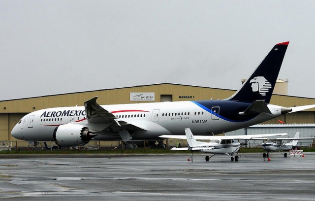 Aeromexico's first Boeing 787 Dreamliner at Paine Field. Photo by moonm. 