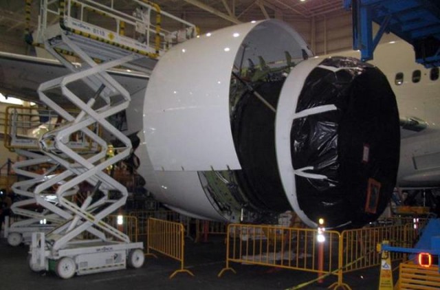 Yesterday, United posted this photo on their Facebook showing one of their two GEnx engines that were installed on their first Boeing 787 Dreamliner. 