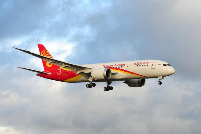 Hainan Boeing 787 Dreamliner at Paine Field. Photo by Moonm. 