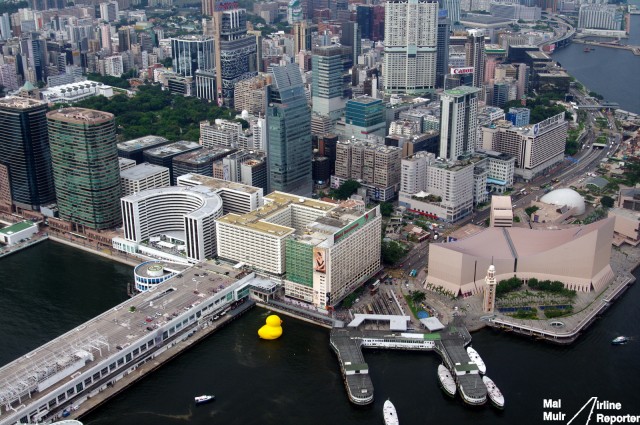 Flying the "Duck Approach" into the Peninsula Hotel in Kowloon - Photo: Mal Muir | AirlineReporter.com