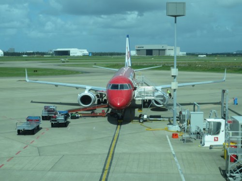 Virgin Australia E-190 in old Virgin Blue livery. Photo by Mal Muir / AirlineReporter.com.