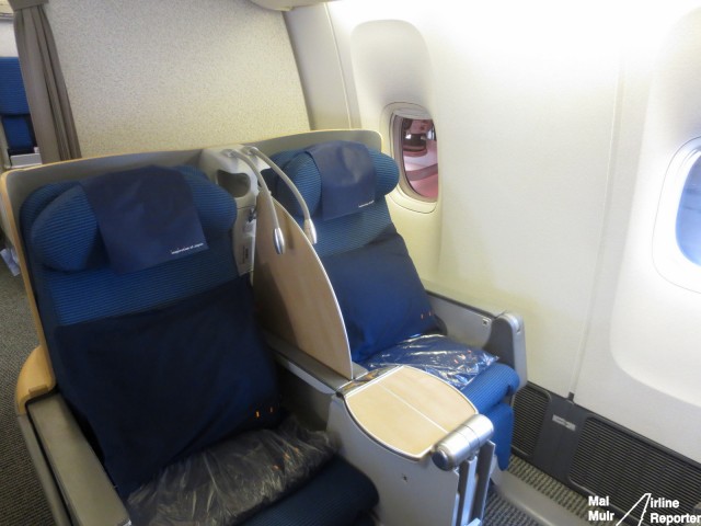 The ANA Business Seat.  The prior generation of seats is used on some routes between the USA & Japan - Photo: Mal Muir | AirlineReporter.com