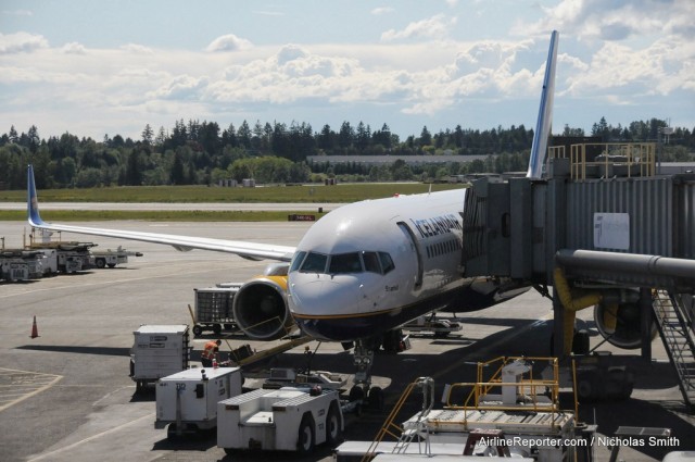 Icelandair Boeing 757 in Seattle (SEA). 