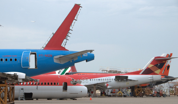 Former TAM A320 seen in blue. Two former Avianca birds, an MD-83 and a Fokker F100.