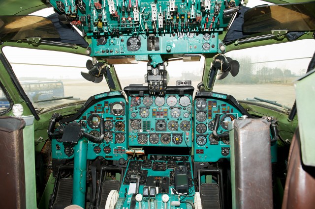 Flight deck of the TU-134. 