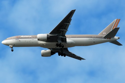 Asiana Boeing 777-200LR involved in the accident to SFO taken in Nov 2009. Photo Drewski2112 / Flickr CC.
