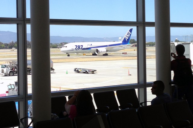 An ANA Boeing 787 Dreamliner pulls up to the gate at San Jose. Image by Blaine Nickeson. 