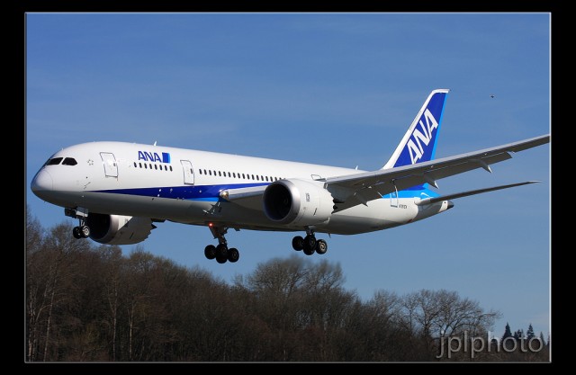 The older ANA livery before the "787" was added to the side. Photo by Jeremy Dwyer-Lindgren. 