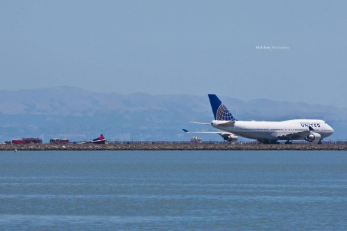 Parts of the 777 on the field while the United 747 waits. Photo by Nick Rose.