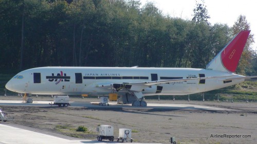 JAL's old livery that showed up on a few 787s before being re-painted to their new livery.
