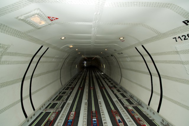 DC-8 hold