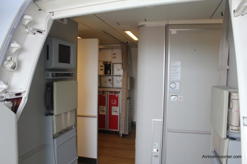 The entryway to the TAM 777 is spacious and warm with the usage of wood floors. Image: David Parker Brown.