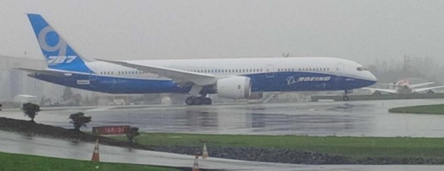 The first Boeing 787-9 conducts taxi tests at Paine Field. Image: Sandy Ward / Future of Flight. 
