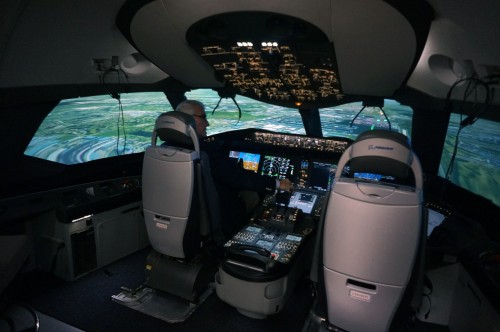 The interior of the Boeing 787 Dreamliner flight simulator. Image: Chris Sloan / Airchive.com