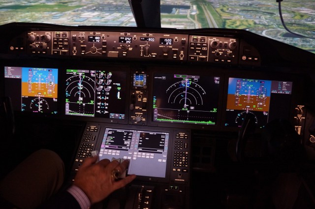 The flight controls of the 787 Dreamliner simulator. Image: Chris Sloan / Airchive.com. 