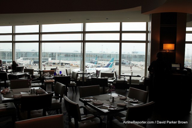 The restaurant and bar have awesome views of the airport. 