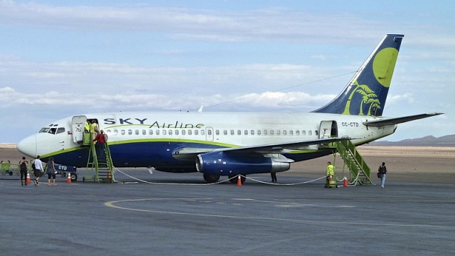A classic Boeing 737-200 seen in Sky Airlines livery. Photo by alobos flickr.