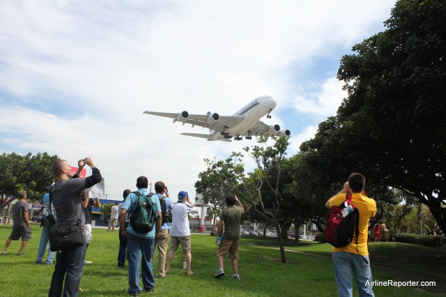 Dang those planes get low. A Singapore Airlines Airbus A380 landing at LAX. 