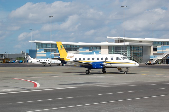 A preview of part 2, which includes a NAS tarmac tour.  Check out that bird in the background - it was heading to Cuba!  Photo: Blaine Nickeson | AirlineReporter.com