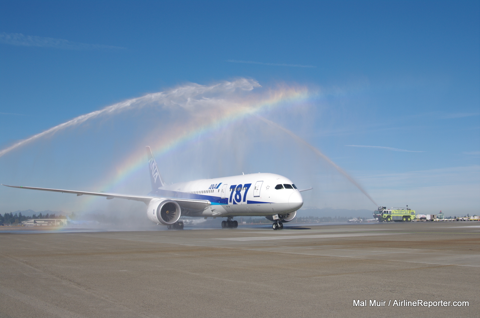 ANA's Boeing 787 arrives at SEA to a water cannon salute. Photo by Mal Muir / AirlineReporter.com.