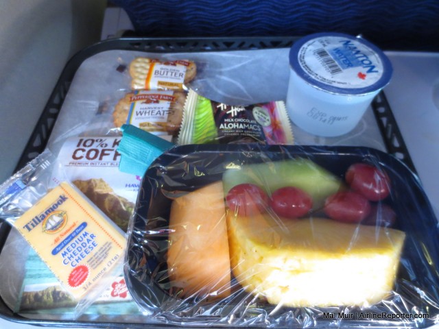 A seriously good portion of tropical fruit on this Hawaiian Airlines breakfast tray.. what's better... REAL CUTLERY! - Photo: Mal Muir | AirlineReporter.com