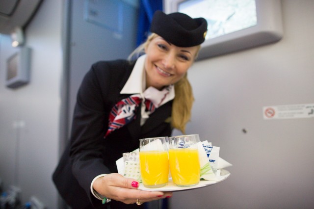 A warm welcome onboard a LOT Boeing 787 Dreamliner. Image: Jeremy Dwyer-Lindgren / Airchive.com